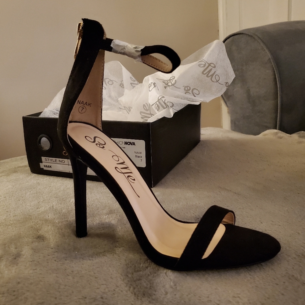 Fashion Nova(So Me) Black heels